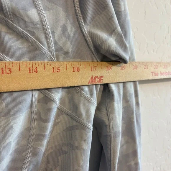 Lululemon Align White Camo Jacket Full Zip Athletic Athleisure Size 12 - Picture 5 of 9